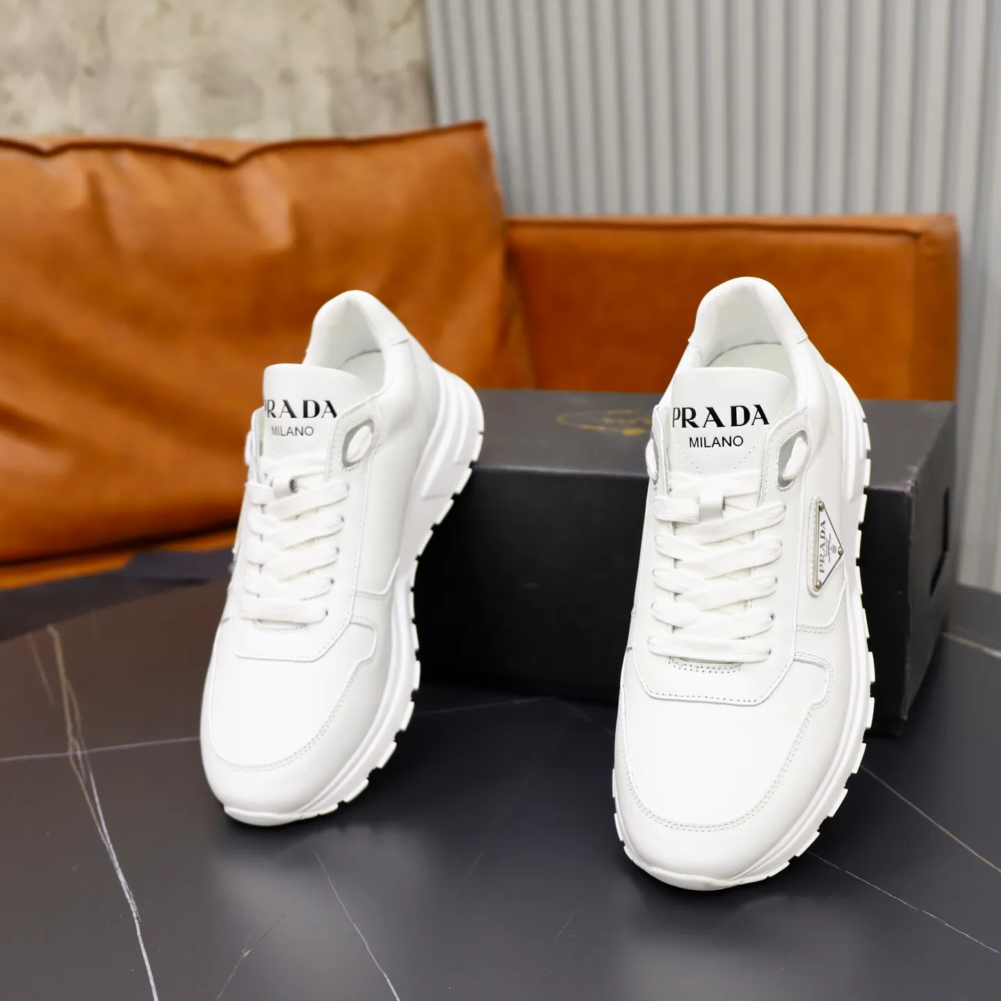 Factory price: 600💰Top original order Brand: PRADA (Prada) Standard code: Men's size 38/44 (45 can be customized) Grade: Same as the official website Material: Original cowhide stitching, cowhide lining, original combination two-color wear-resistant soft outsole Style category: casual sports version, young fashion, European and American trend, British style Color: actual picture color